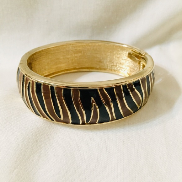FIRE COLORED HINGED BANGLE BRACELET - Picture 1 of 3